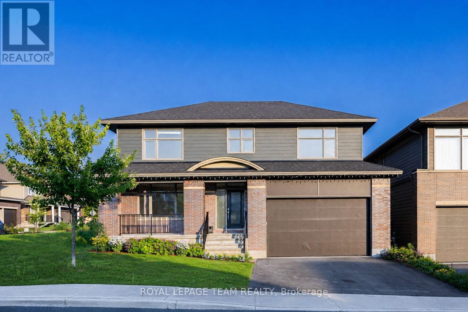 131 ESCARPMENT CRESCENT — photo 1