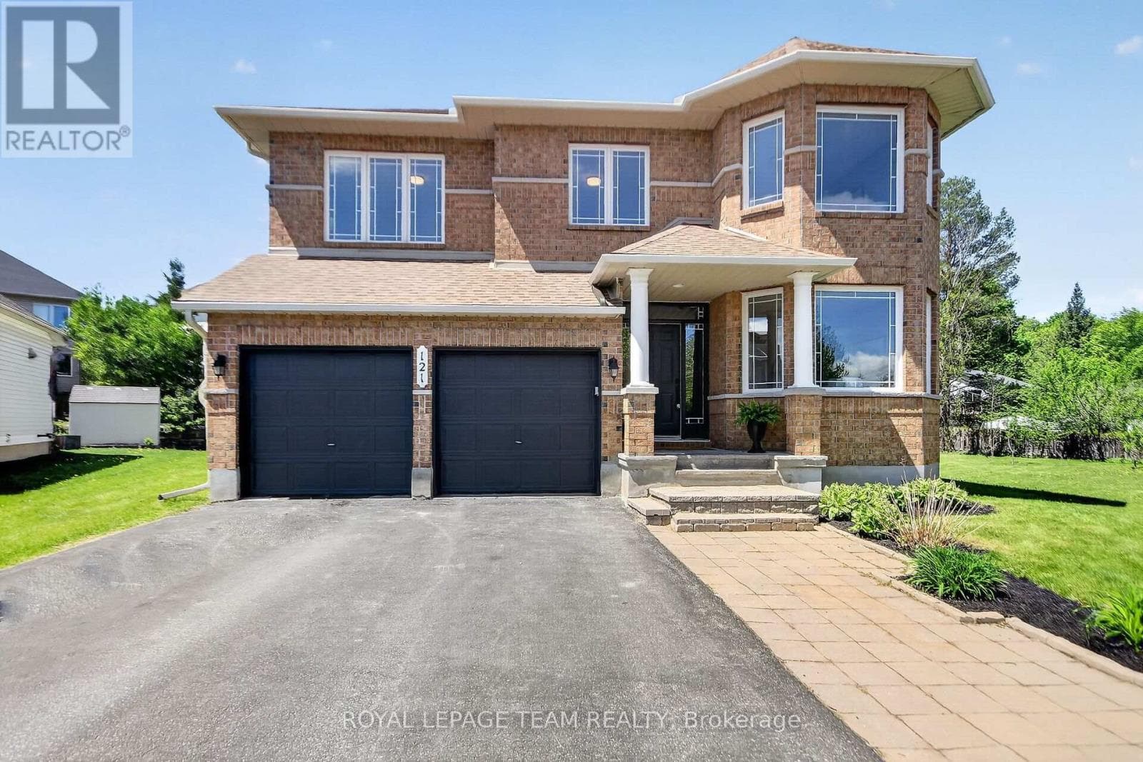 121 MUSKEGO CRESCENT — photo 1