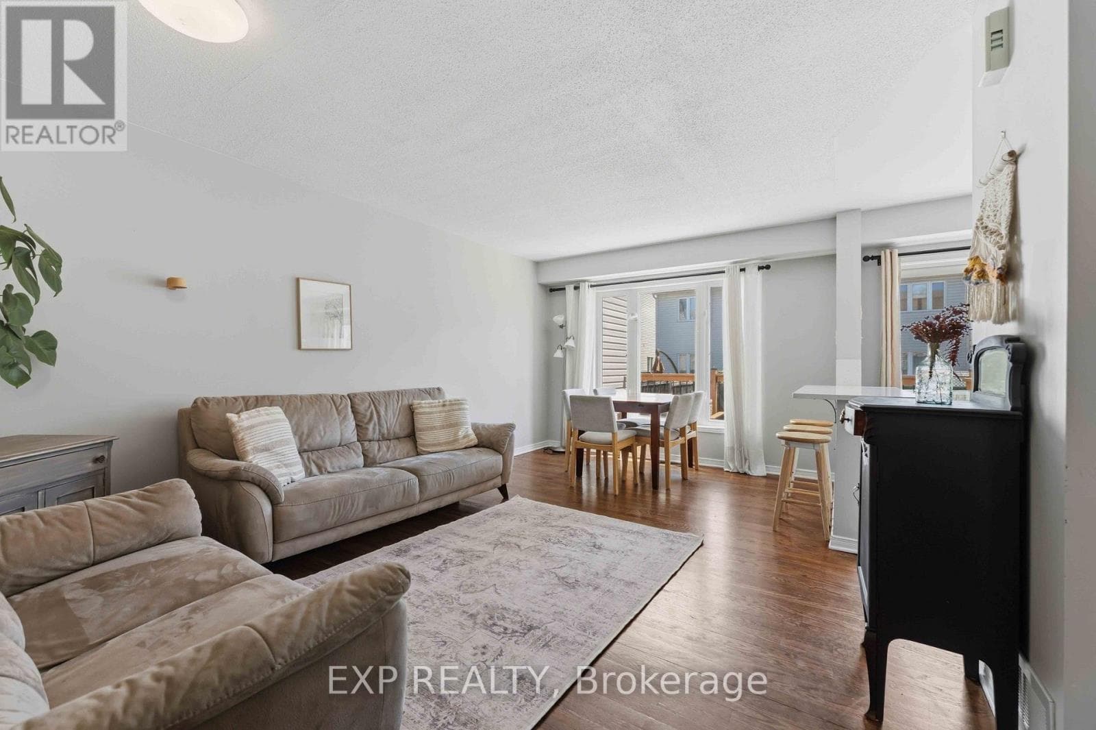 321 BRIGITTA STREET — photo 4