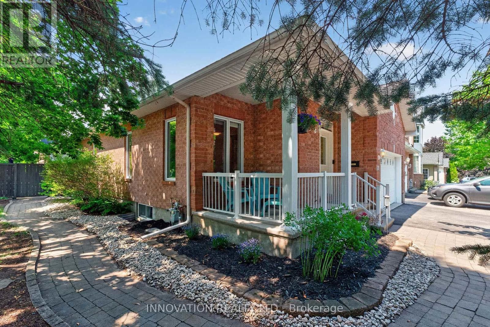 20 PEIKOFF CRESCENT — photo 2