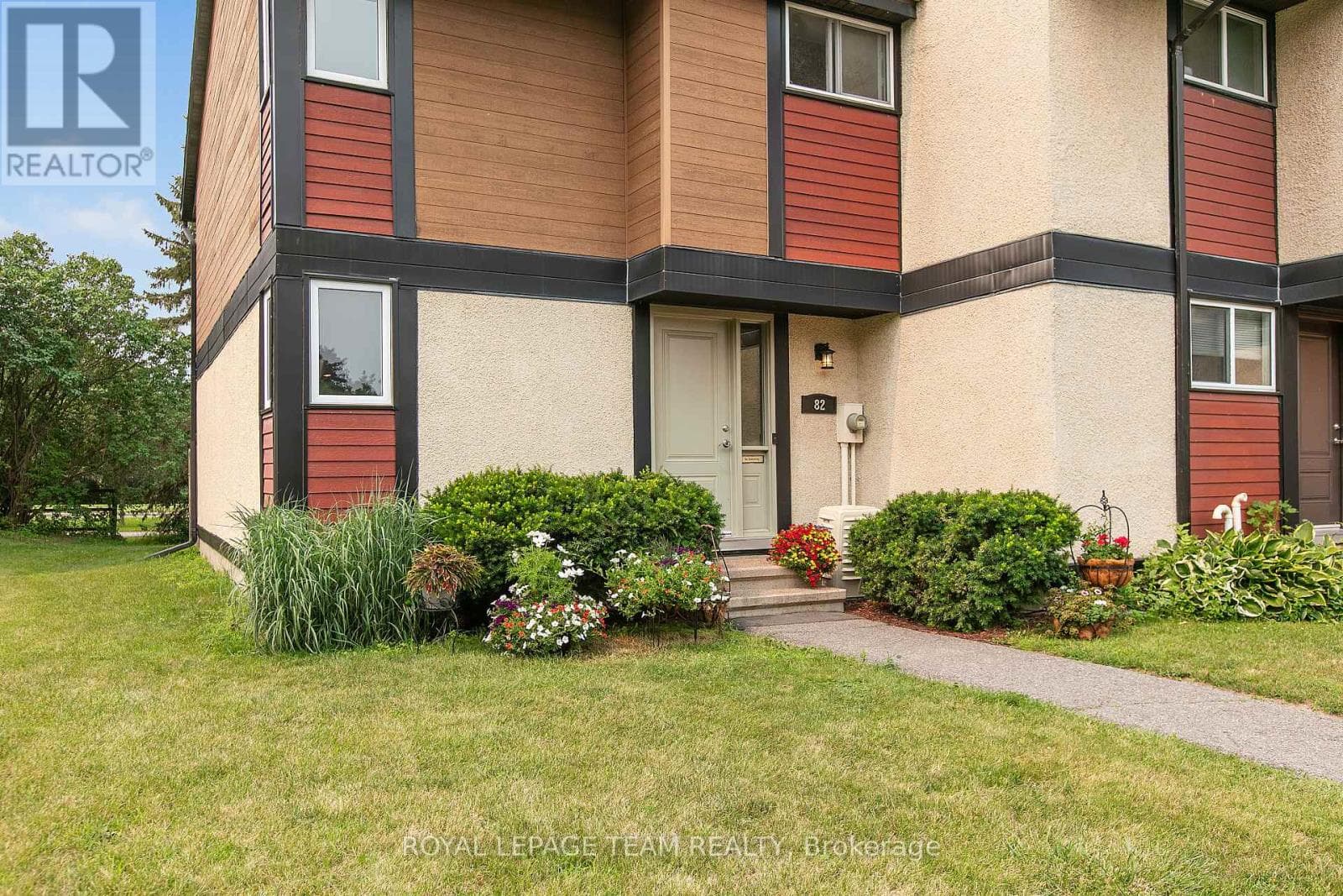 68 - 82 MCCLINTOCK WAY — photo 2