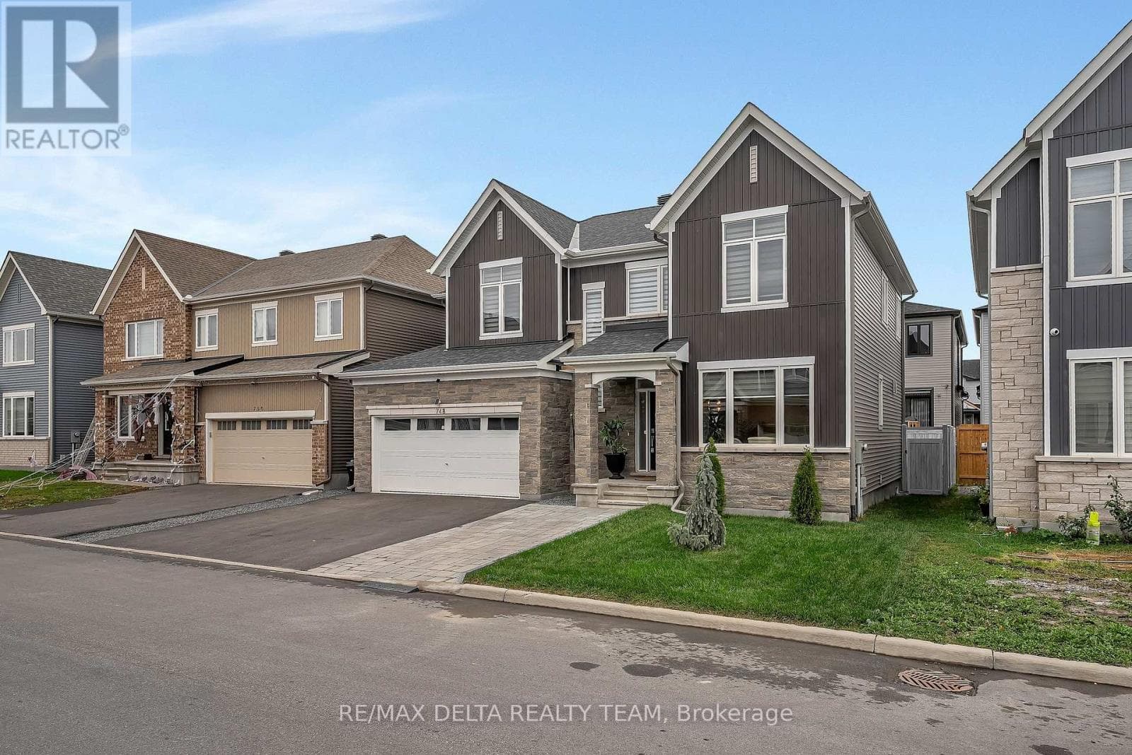 748 VENNECY TERRACE — photo 1