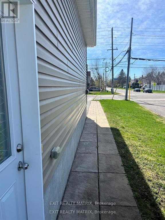 B - 1557 BELCOURT BOULEVARD — photo 2
