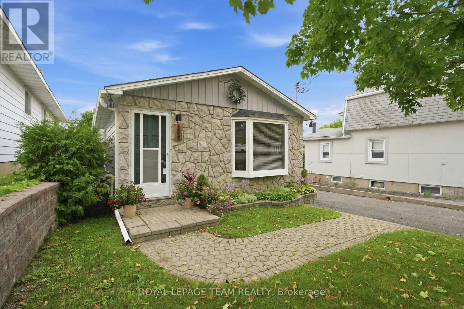 289 MONTFORT STREET — photo 2