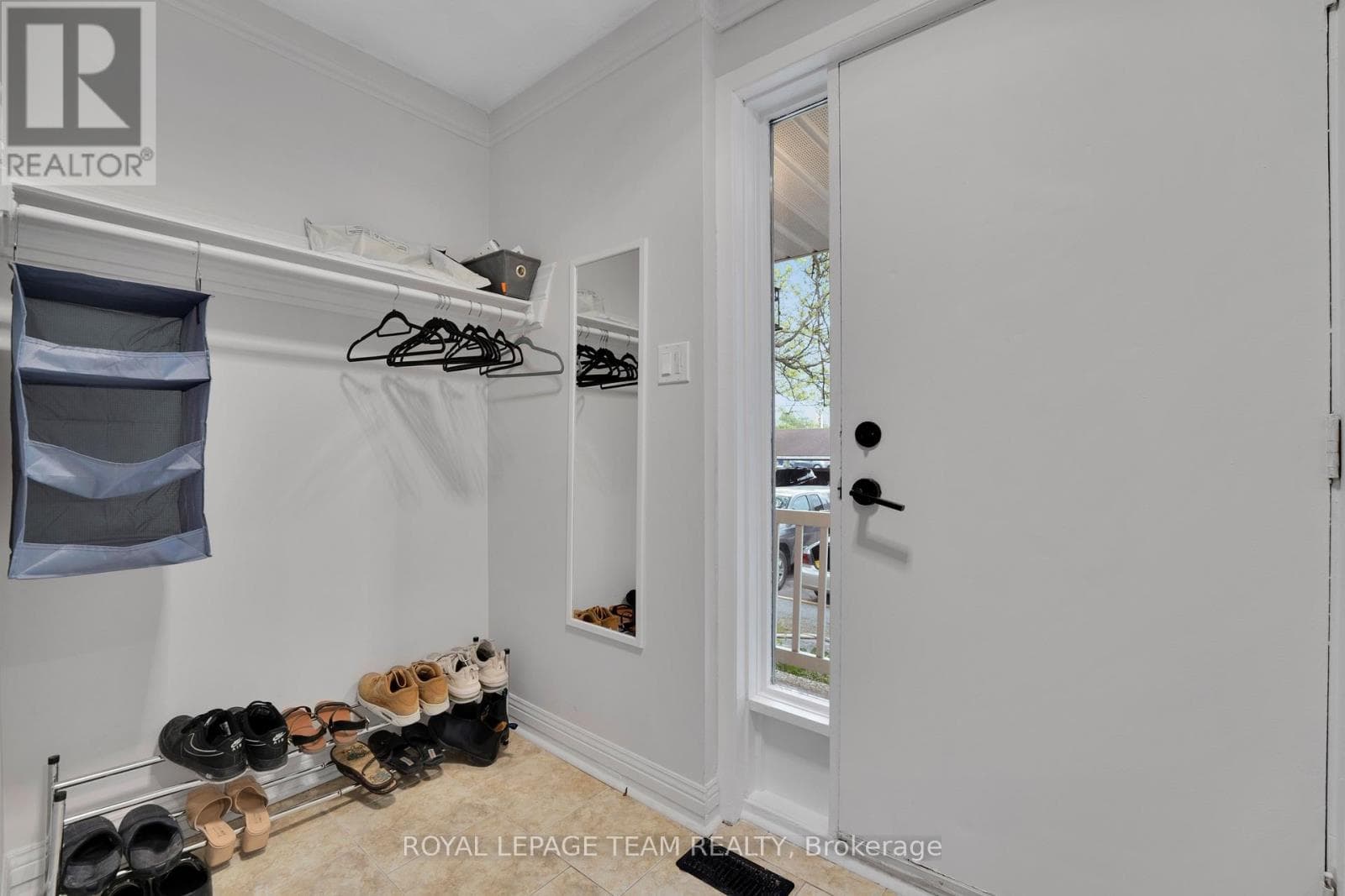 282 DALEHURST DRIVE — photo 2