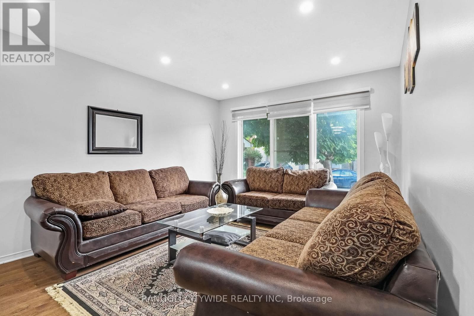 5962 PINEGLADE CRESCENT — photo 4