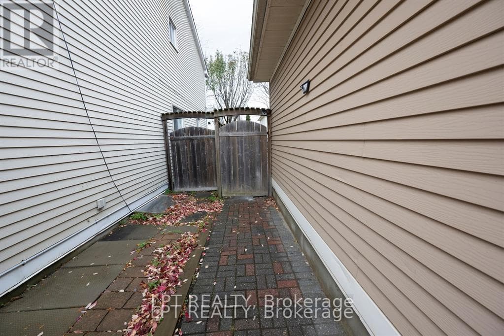 27 ROCKCRESS GARDENS — photo 2