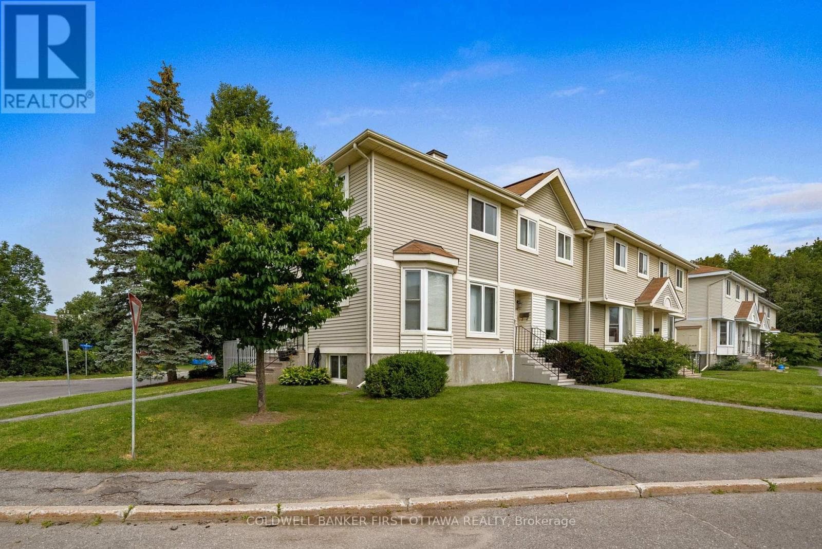 6 - 108 MCDERMOT COURT — photo 4
