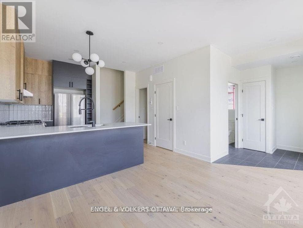 A - 136 CARILLON STREET — photo 2