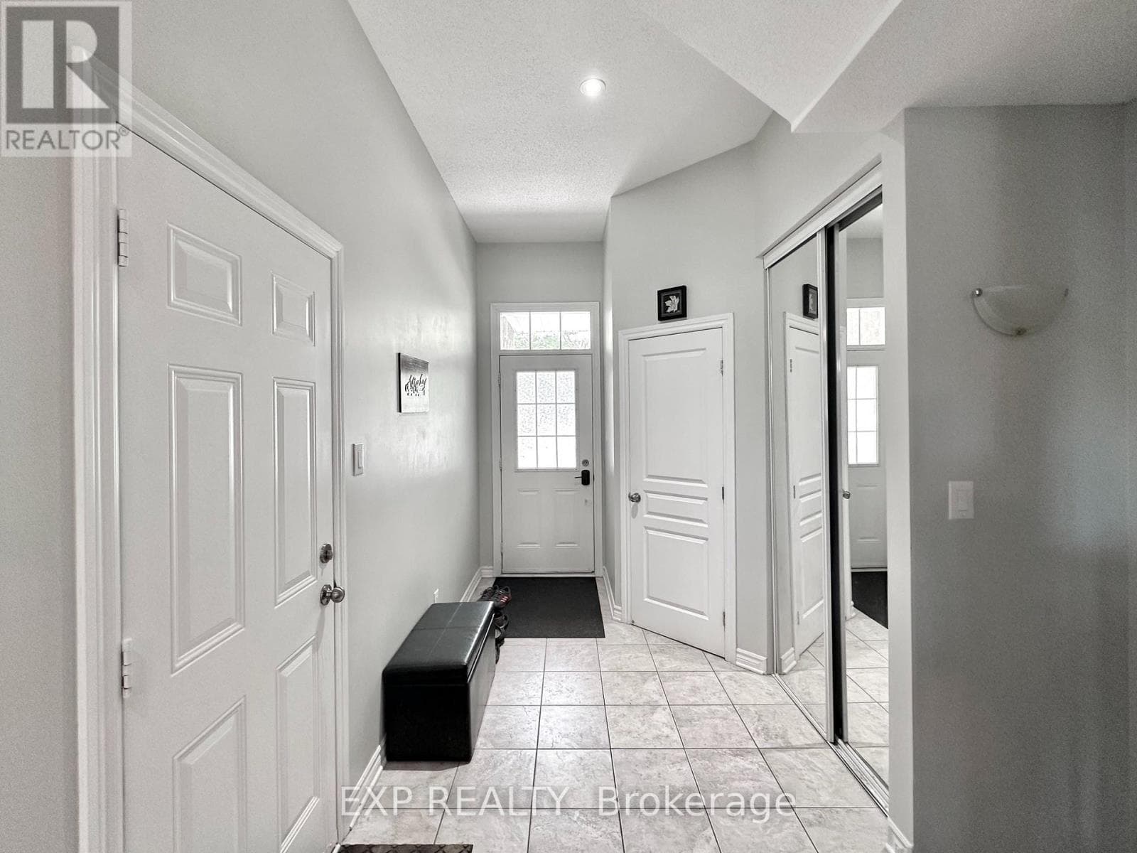 421 FOXHALL WAY — photo 3