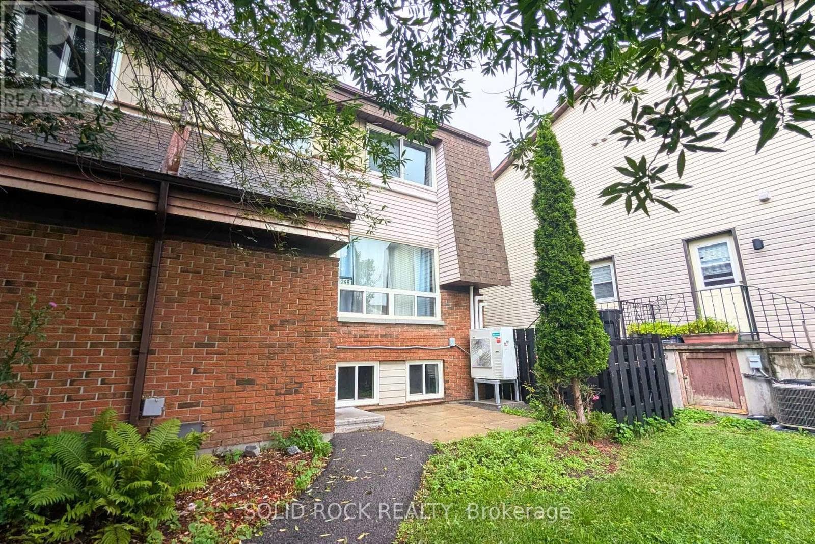 B - 29 WOODVALE GREEN DRIVE — photo 1