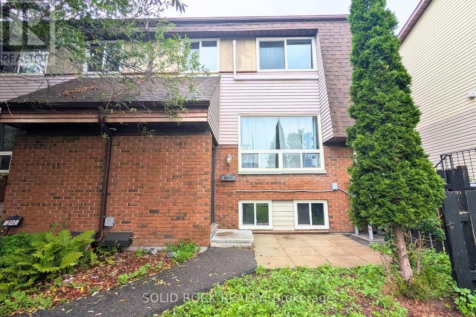 B - 29 WOODVALE GREEN DRIVE — photo 2