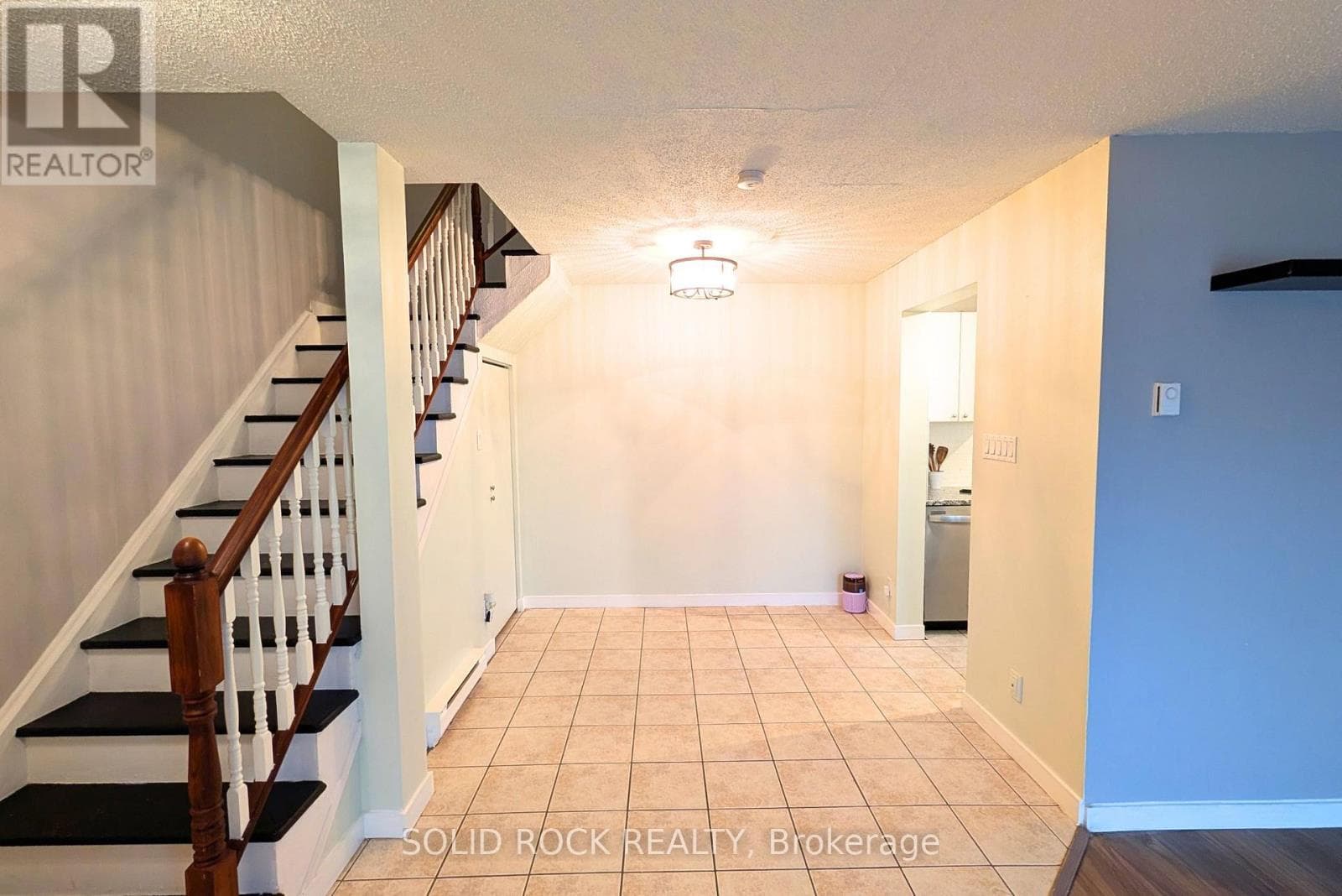B - 29 WOODVALE GREEN DRIVE — photo 4