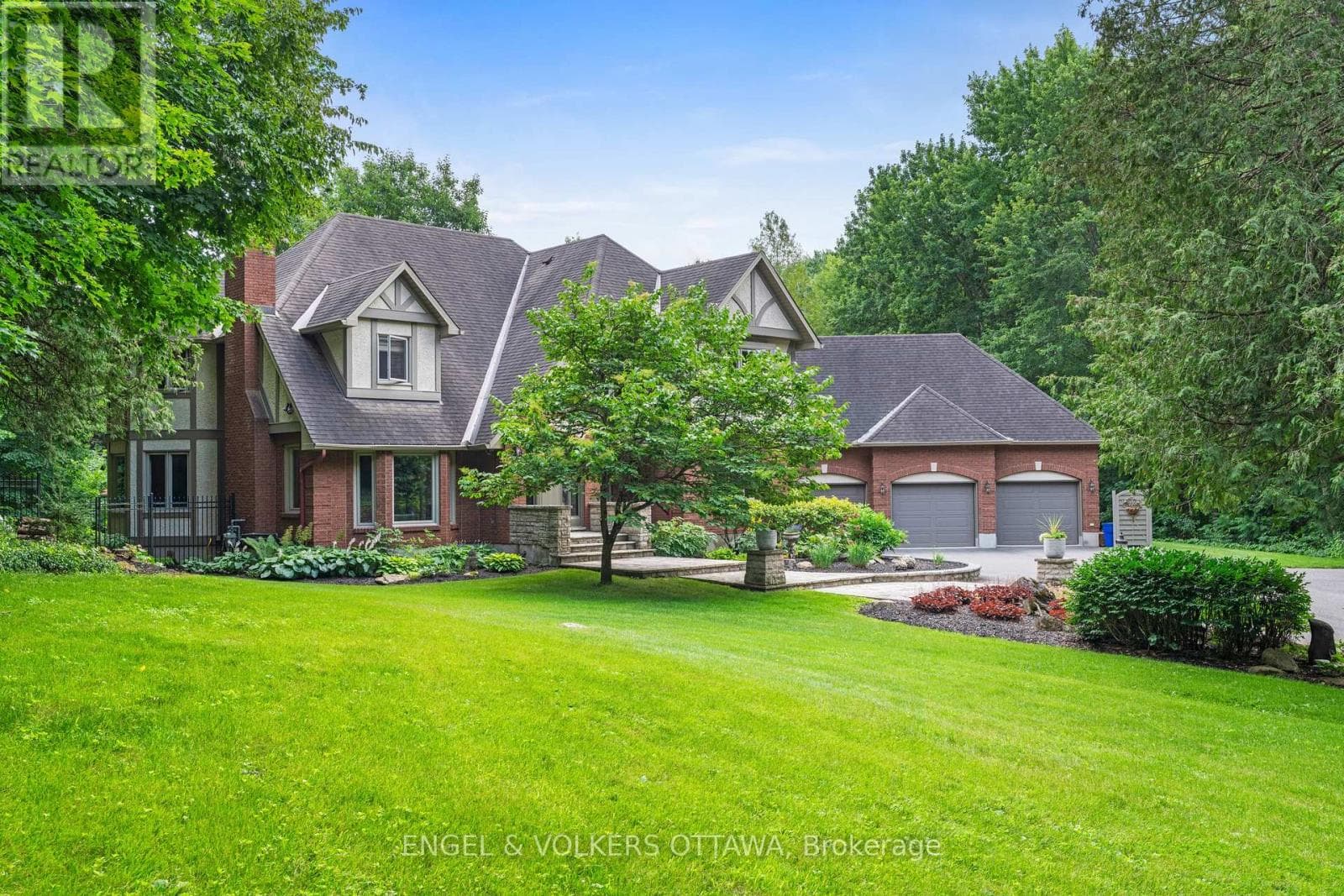 5596 SCOBIE CRESCENT — photo 3