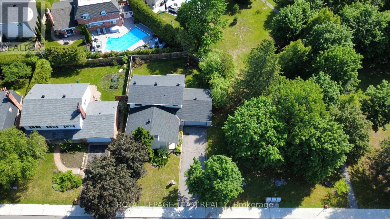 61 AMBERWOOD CRESCENT — photo 2