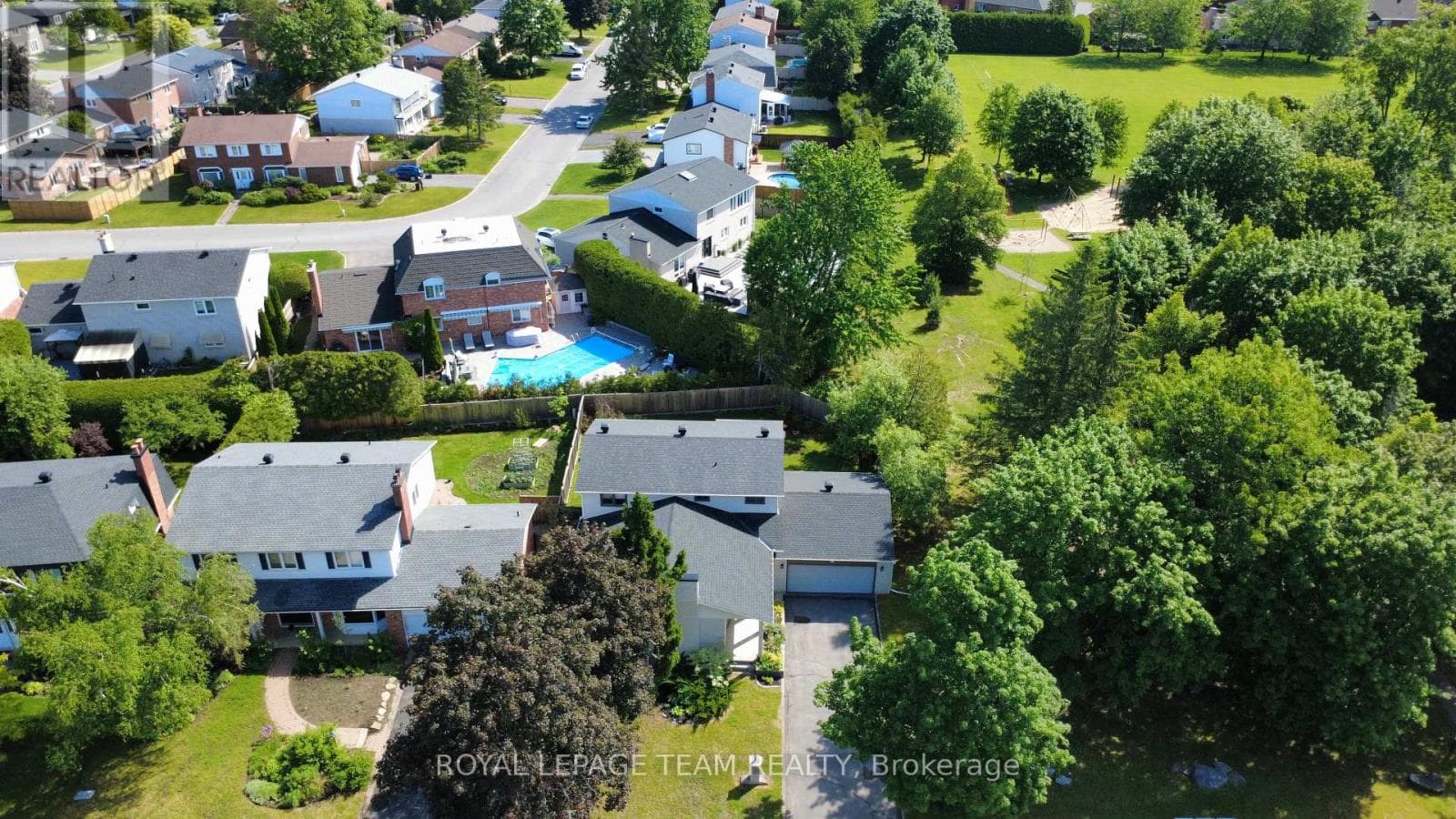 61 AMBERWOOD CRESCENT — photo 1