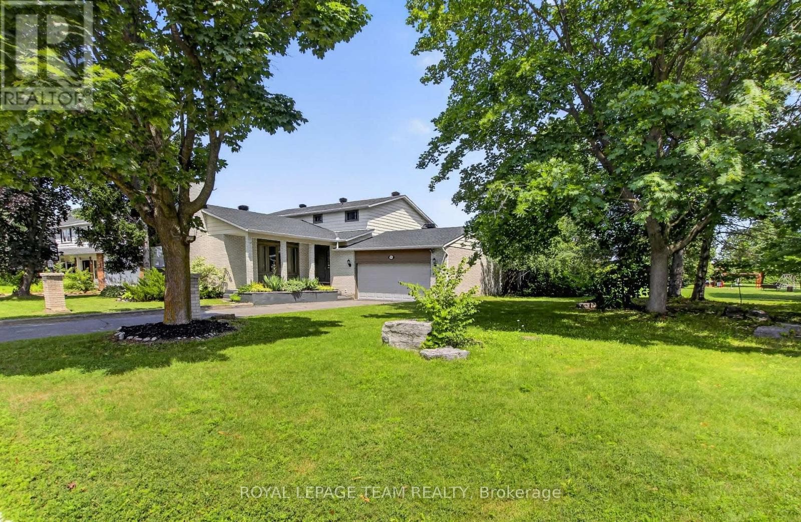 61 AMBERWOOD CRESCENT — photo 4