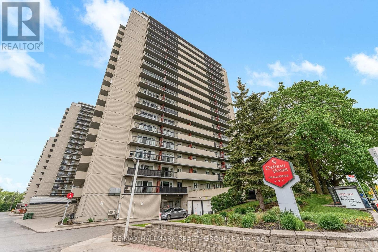 404 - 158 A MCARTHUR AVENUE — photo 1