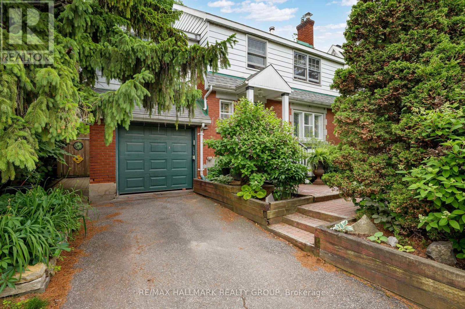 8 RUSKIN STREET — photo 1