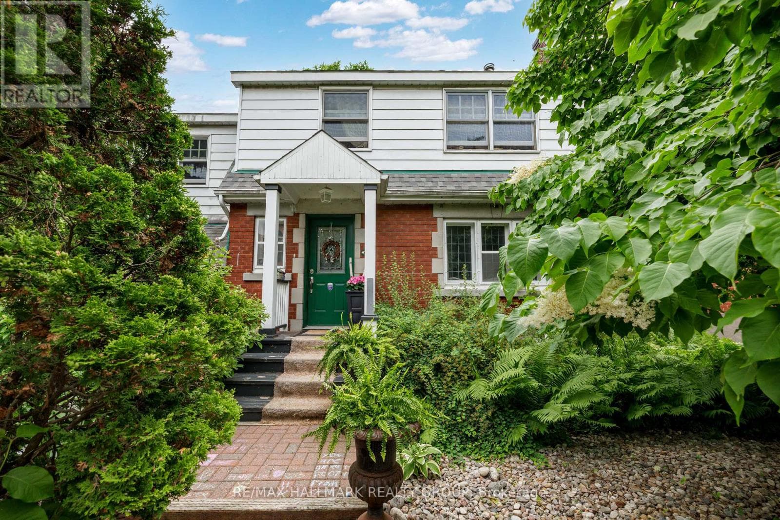 8 RUSKIN STREET — photo 2
