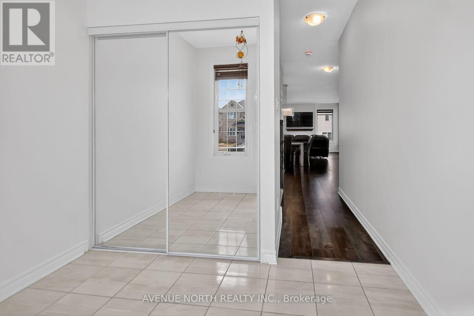 110 DUN SKIPPER DRIVE — photo 2