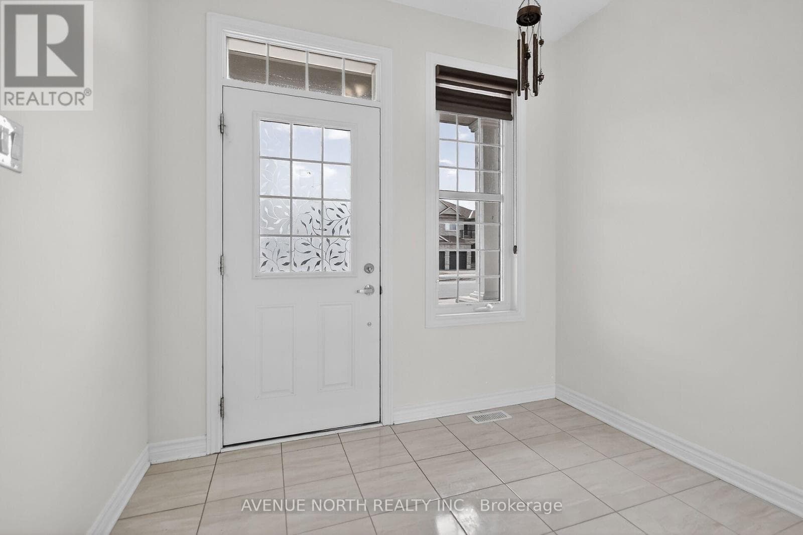 110 DUN SKIPPER DRIVE — photo 3
