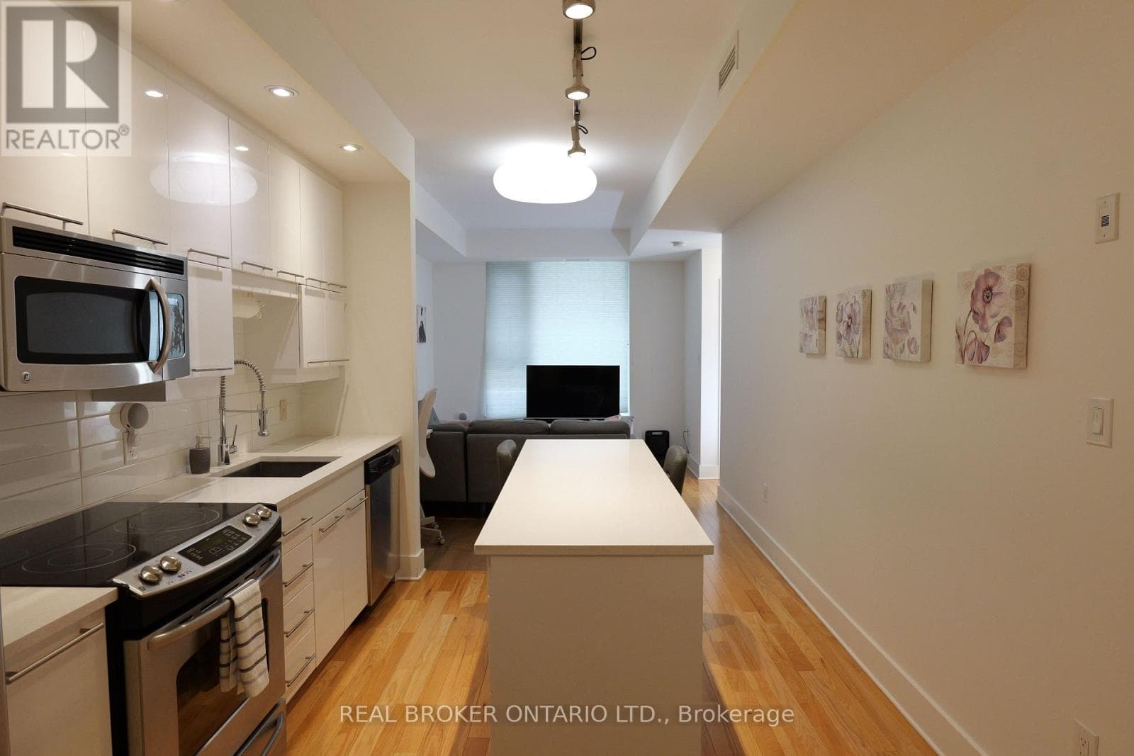 302 - 101 RICHMOND ROAD — photo 4