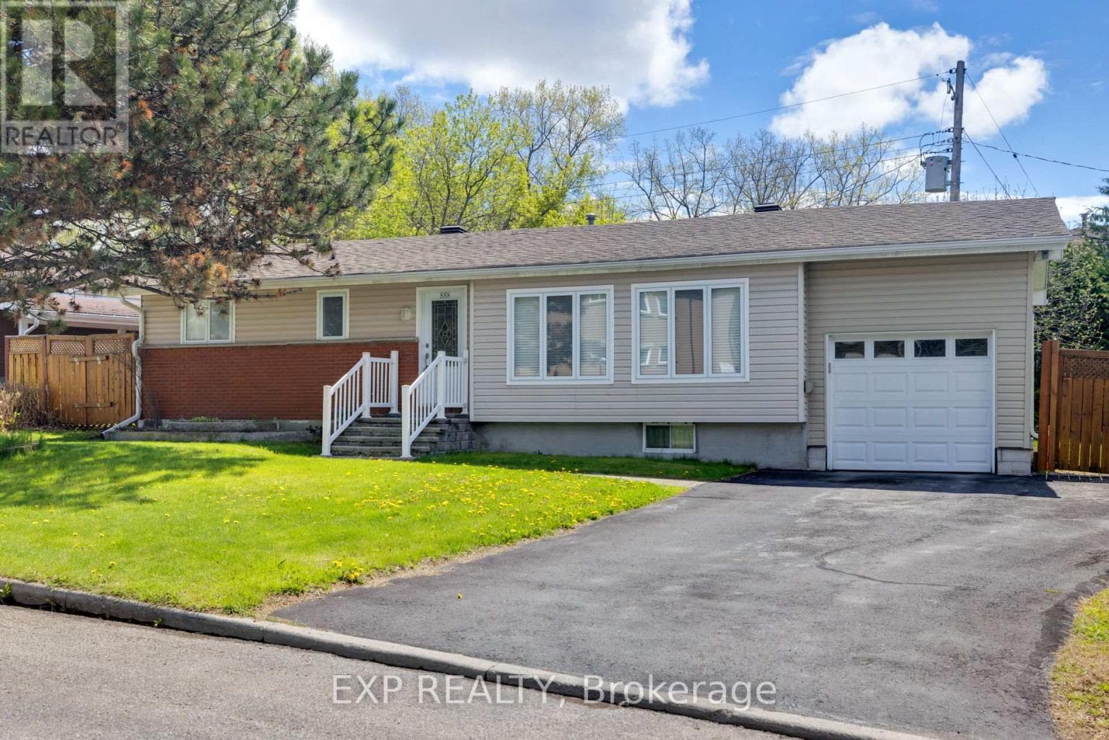 888 CHARLESWOOD AVENUE — photo 1