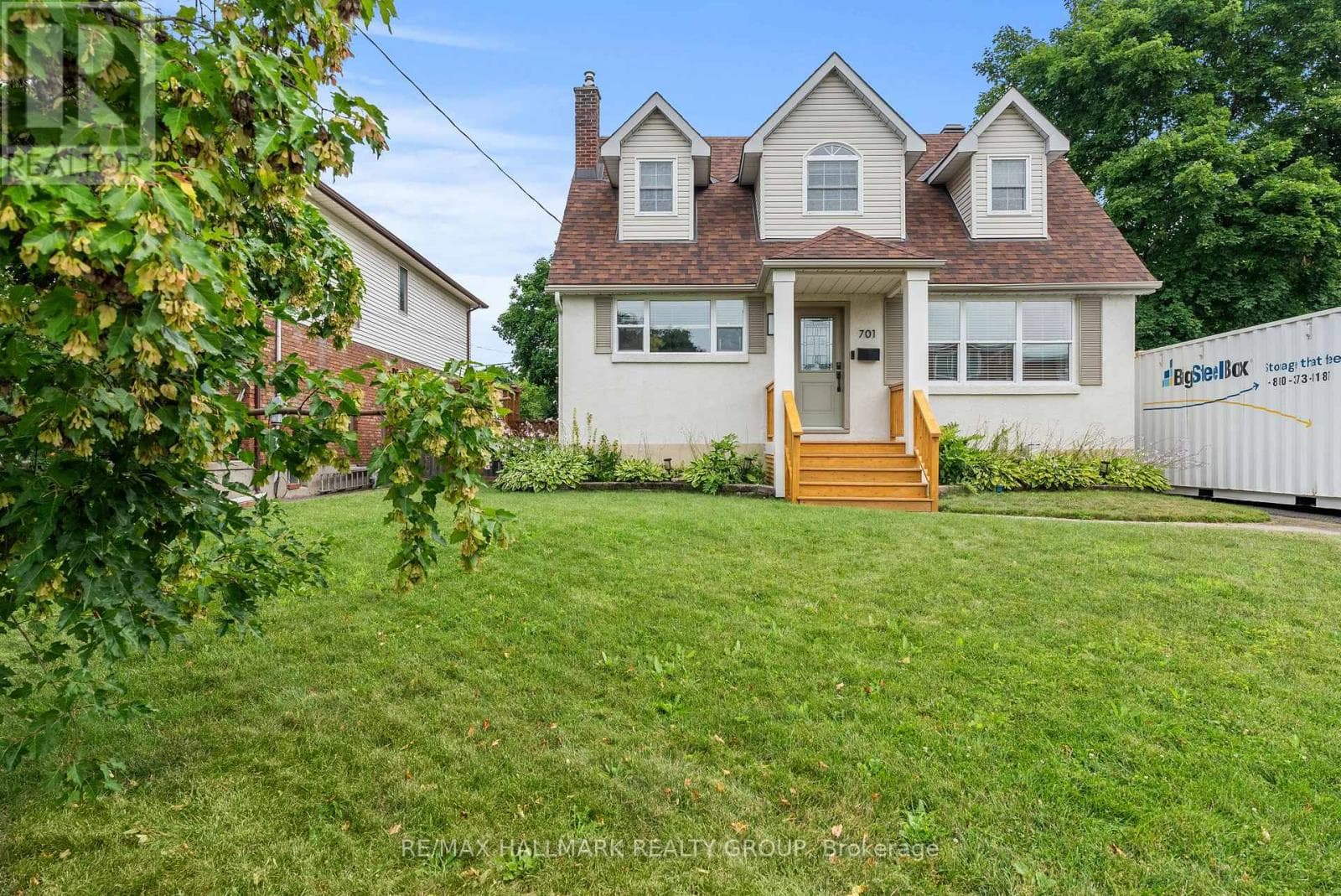 701 COLE AVENUE — photo 1