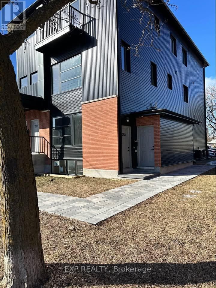 255 PRESLAND ROAD — photo 3