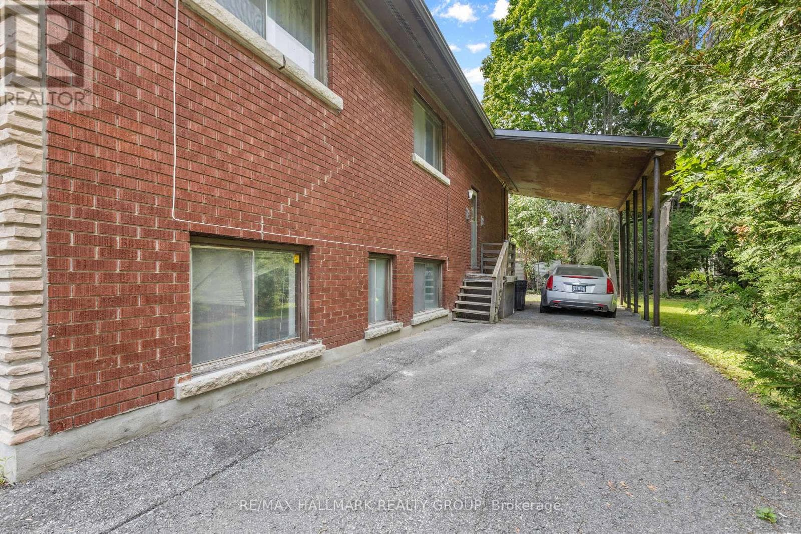 492 VERNON AVENUE — photo 3