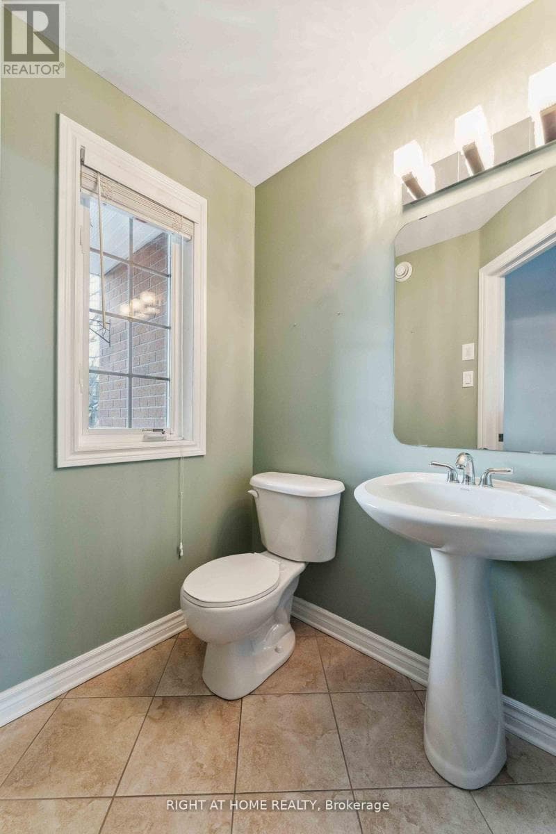 130 TANDALEE CRESCENT — photo 3