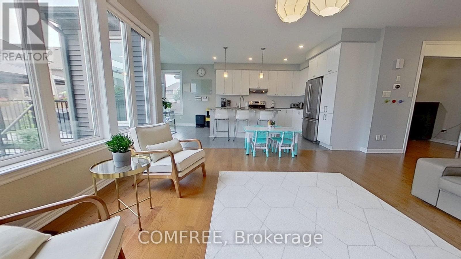 216 MAGPIE STREET — photo 4