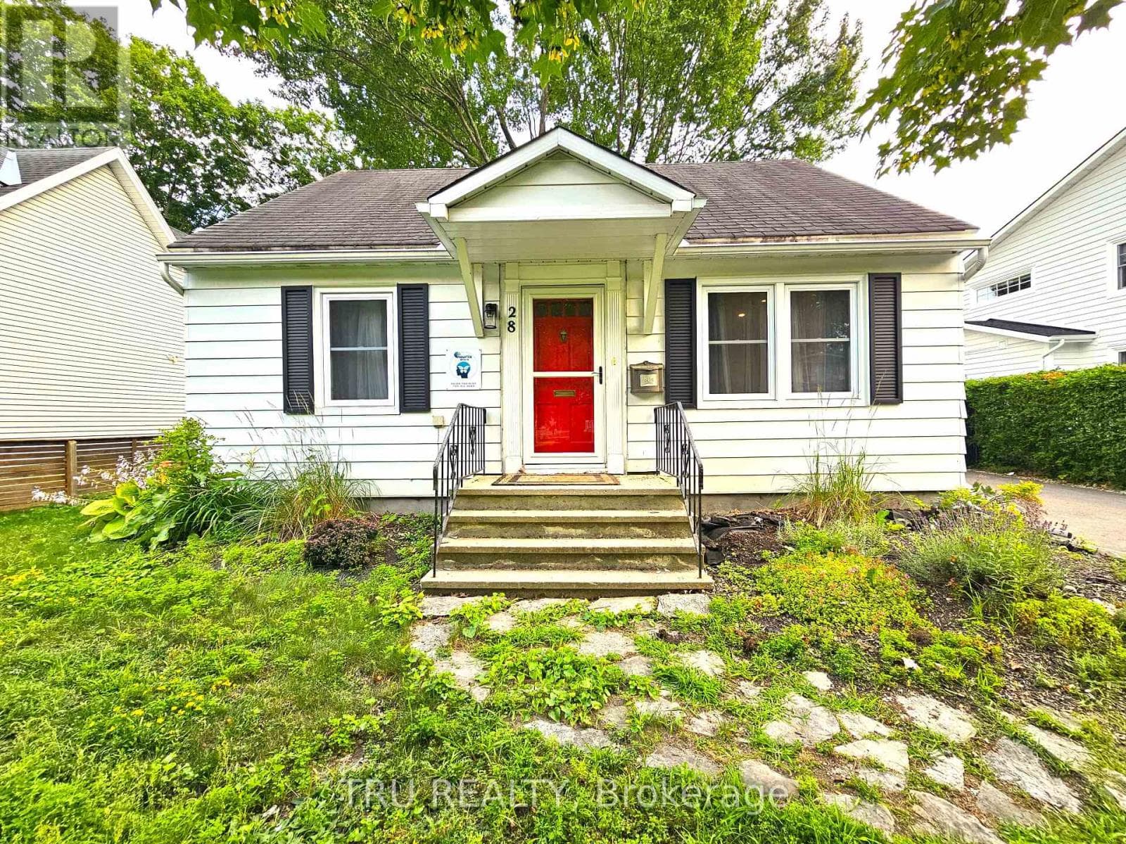 28 ARUNDEL AVENUE — photo 1