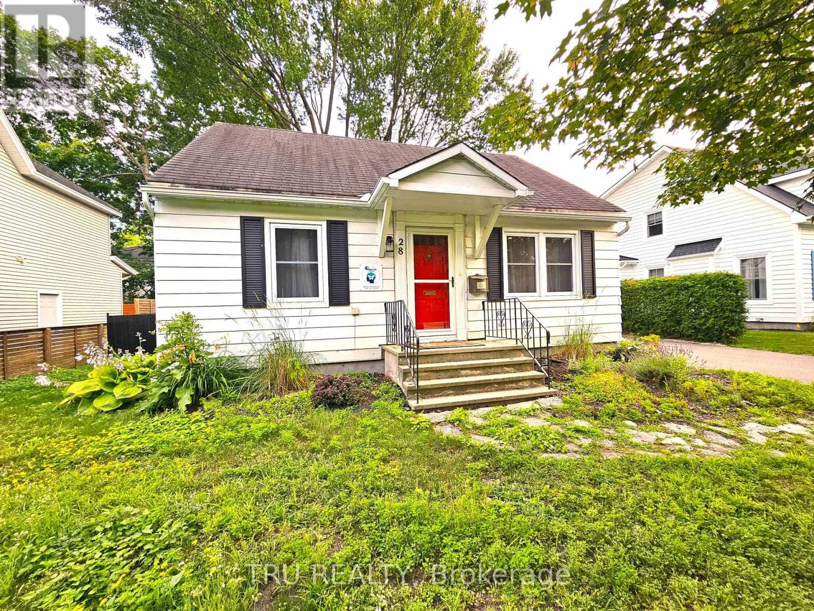 28 ARUNDEL AVENUE — photo 2