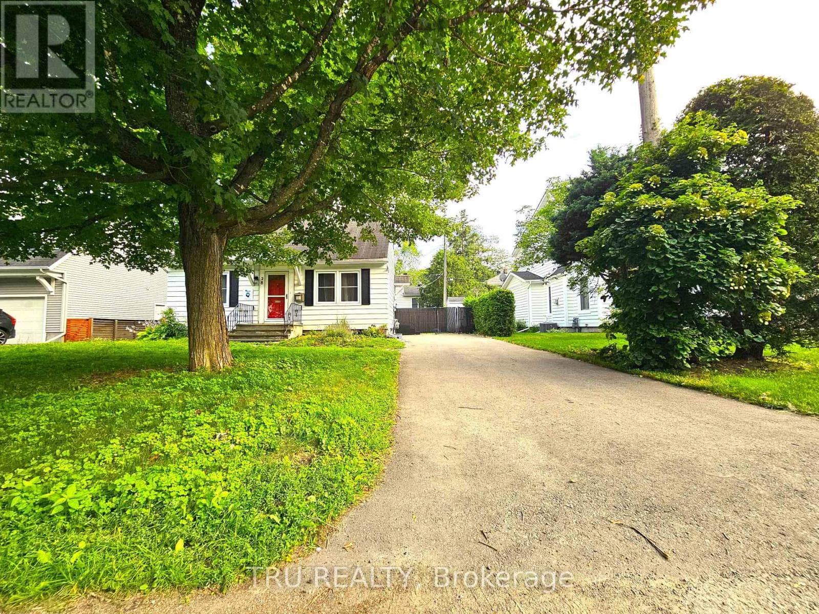 28 ARUNDEL AVENUE — photo 3
