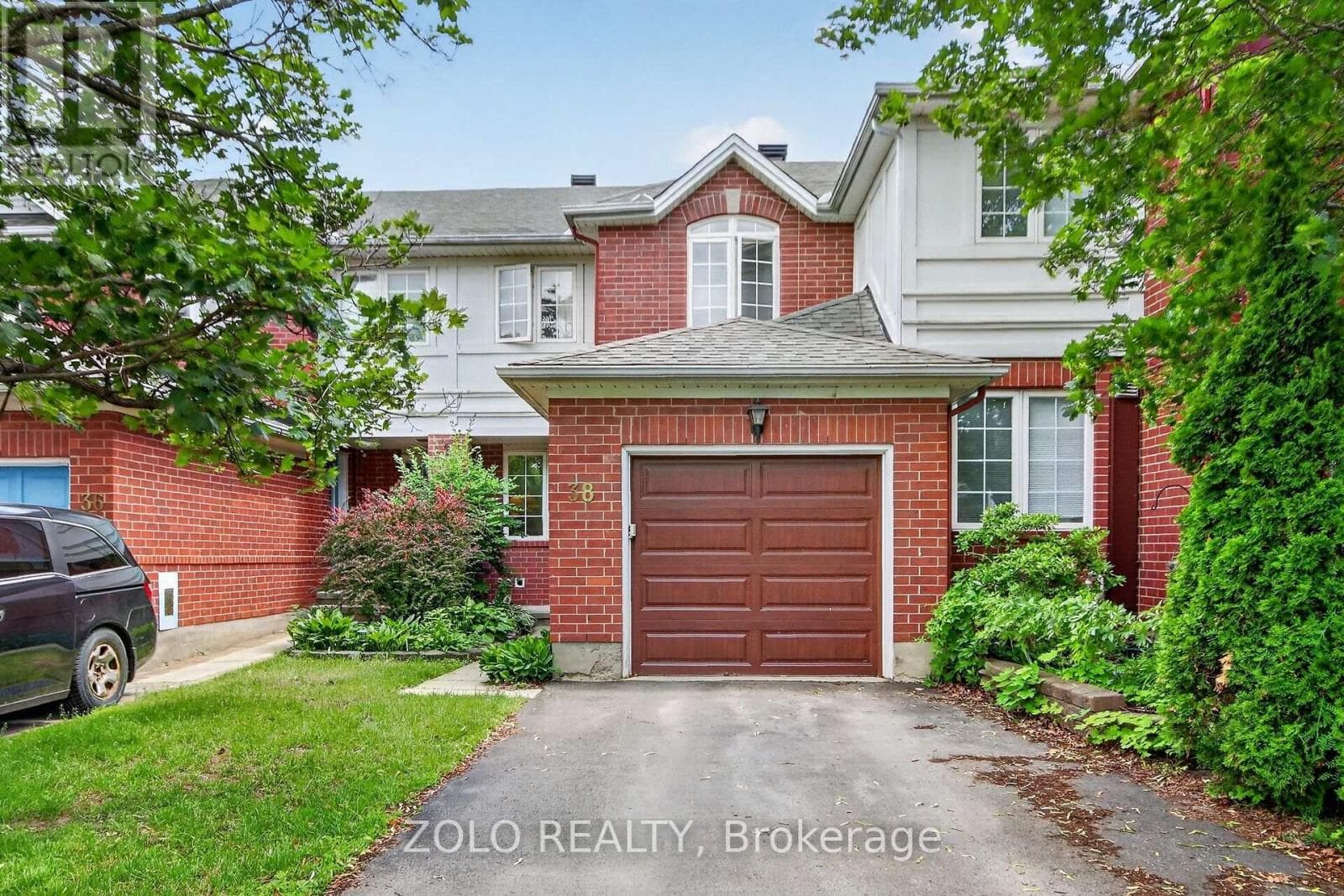 38 CENTRAL PARK DRIVE — photo 2