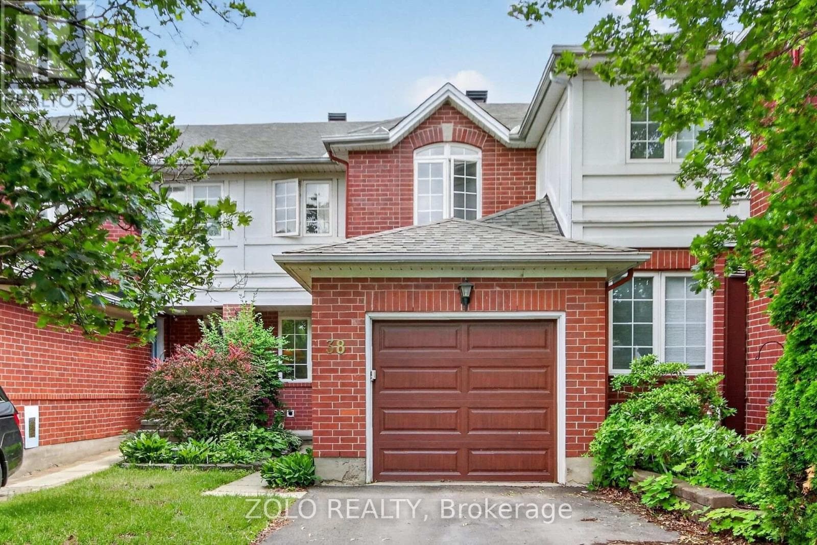 38 CENTRAL PARK DRIVE — photo 3