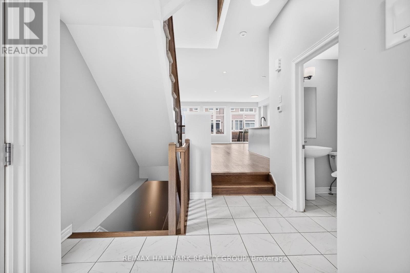 547 MUSKARI STREET — photo 4