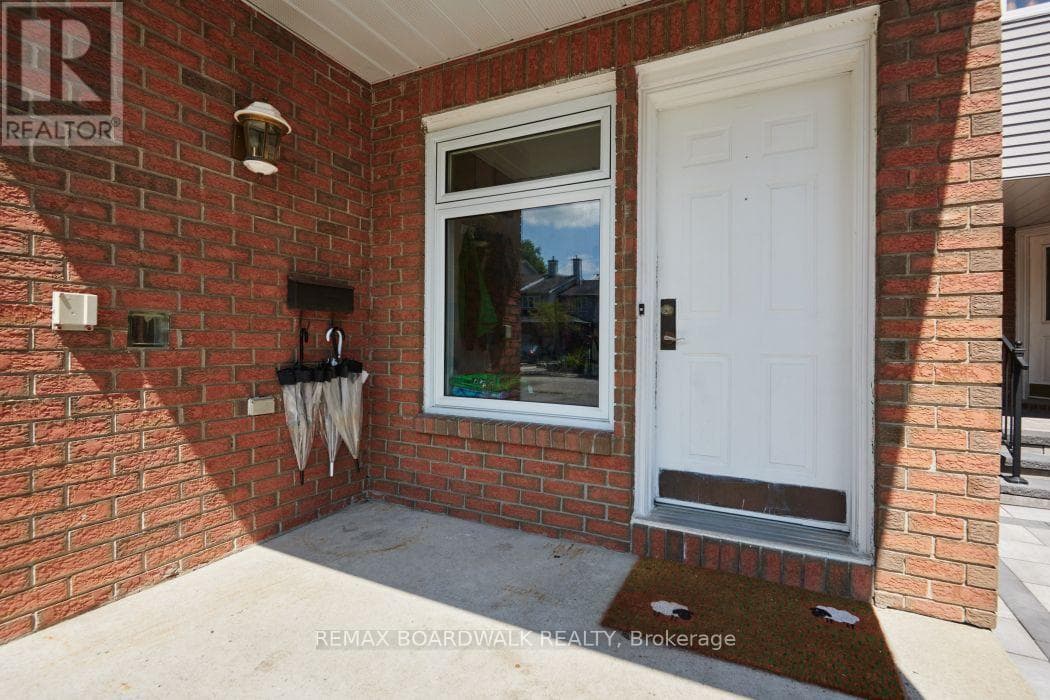 79 HUNTERS GLEN CRESCENT — photo 2