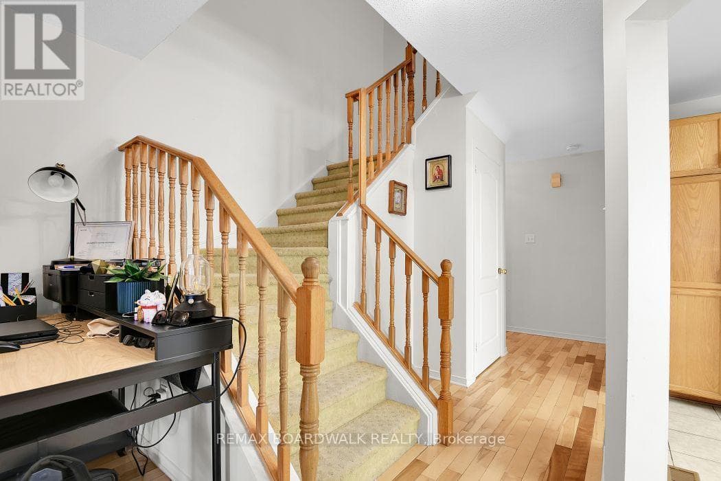 79 HUNTERS GLEN CRESCENT — photo 4