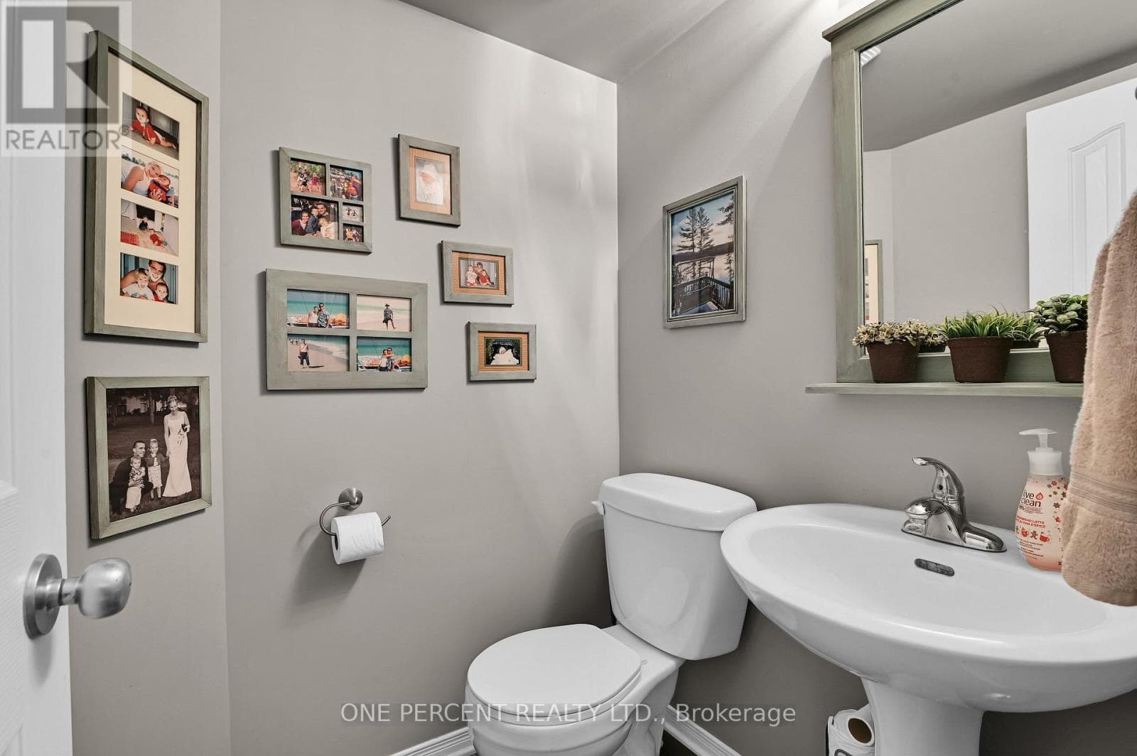 2260 MONDAVI STREET — photo 4
