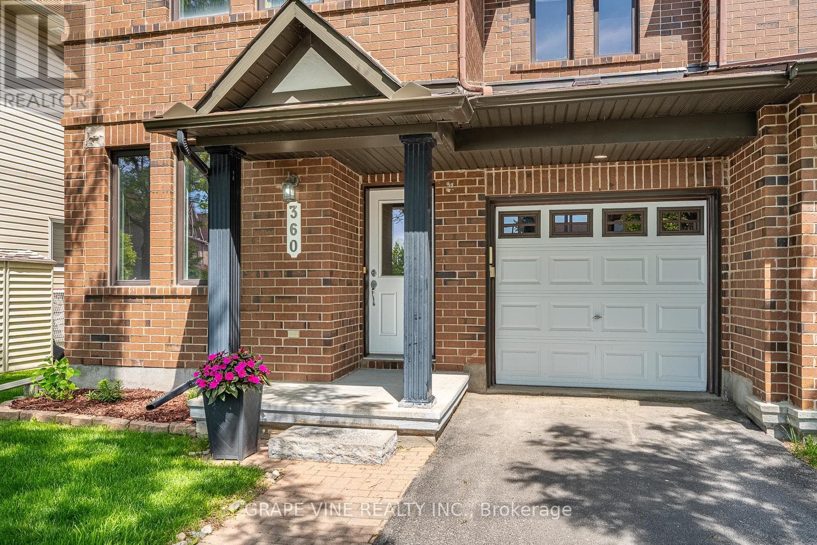 360 BALINROAN CRESCENT — photo 3