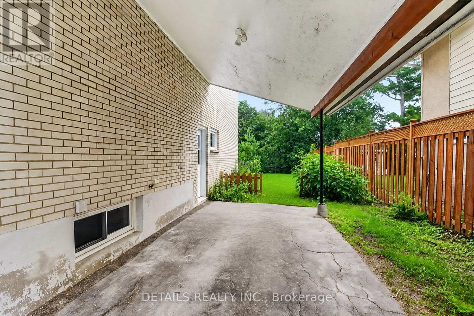 2193 FIFE CRESCENT — photo 4