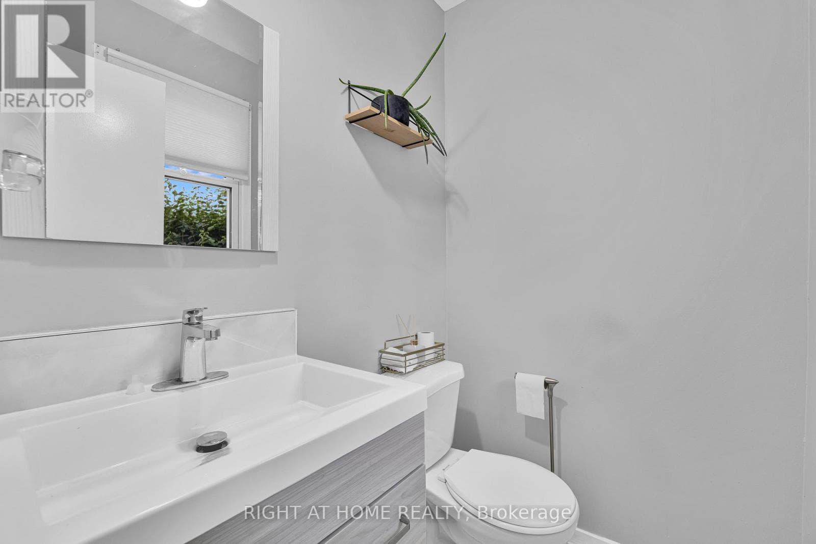 37 TRAFFORD LANE — photo 3