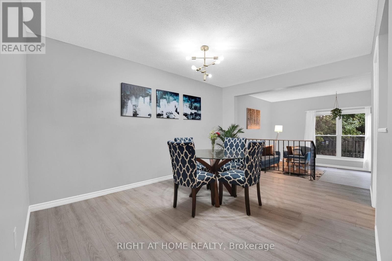 37 TRAFFORD LANE — photo 4