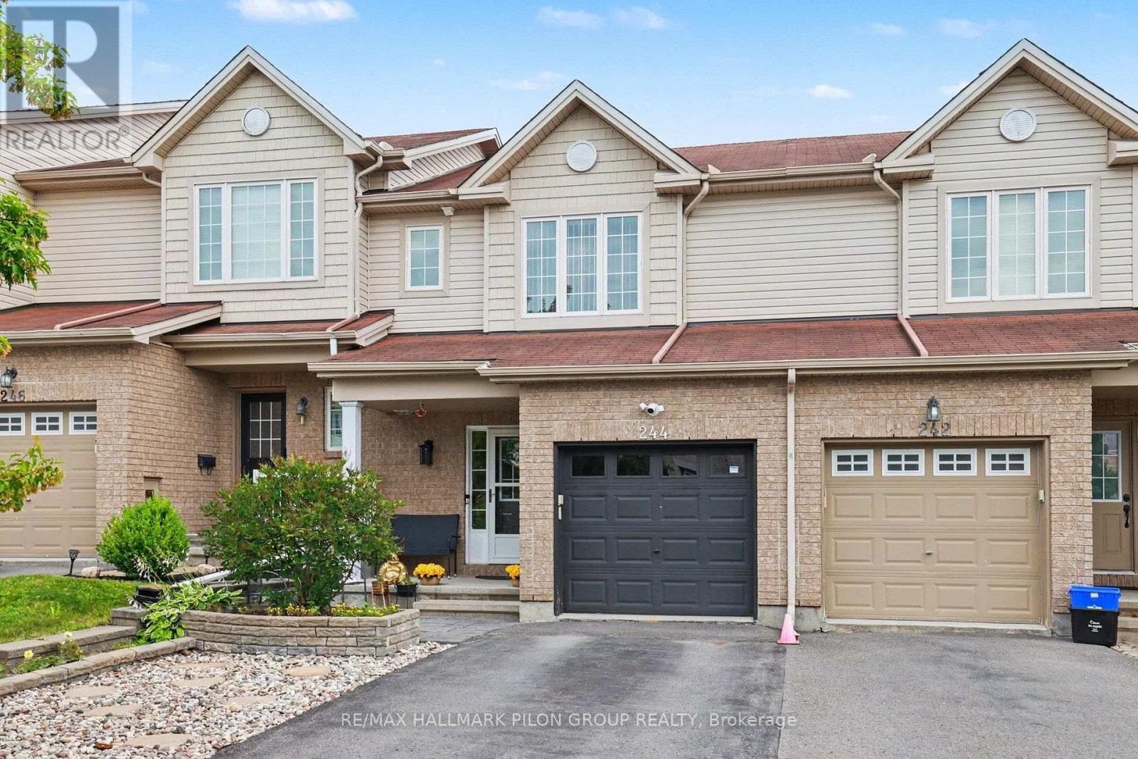 244 ROLLING MEADOW CRESCENT — photo 2