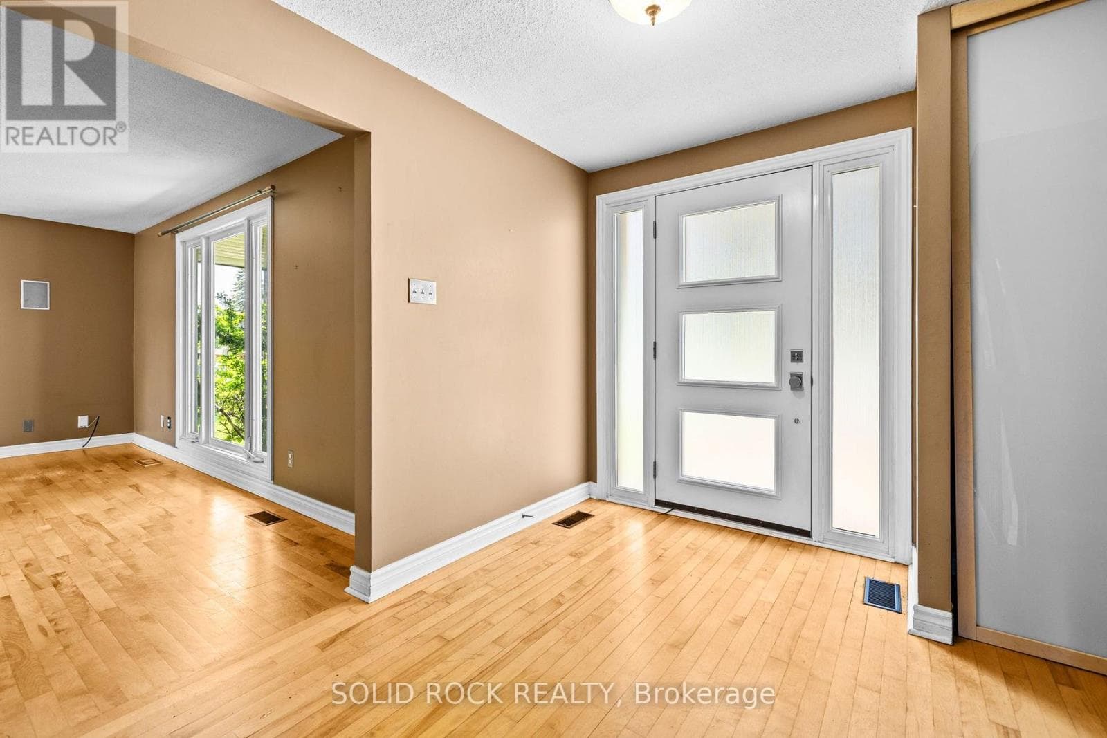 1631 CHARBONNEAU STREET — photo 4