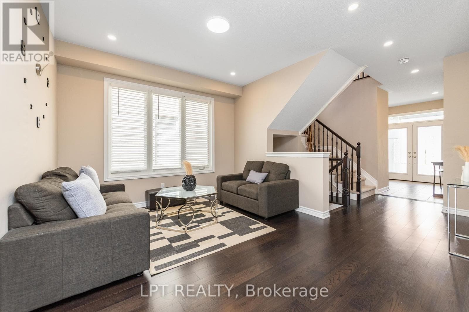 908 PEDIGREE STREET — photo 3