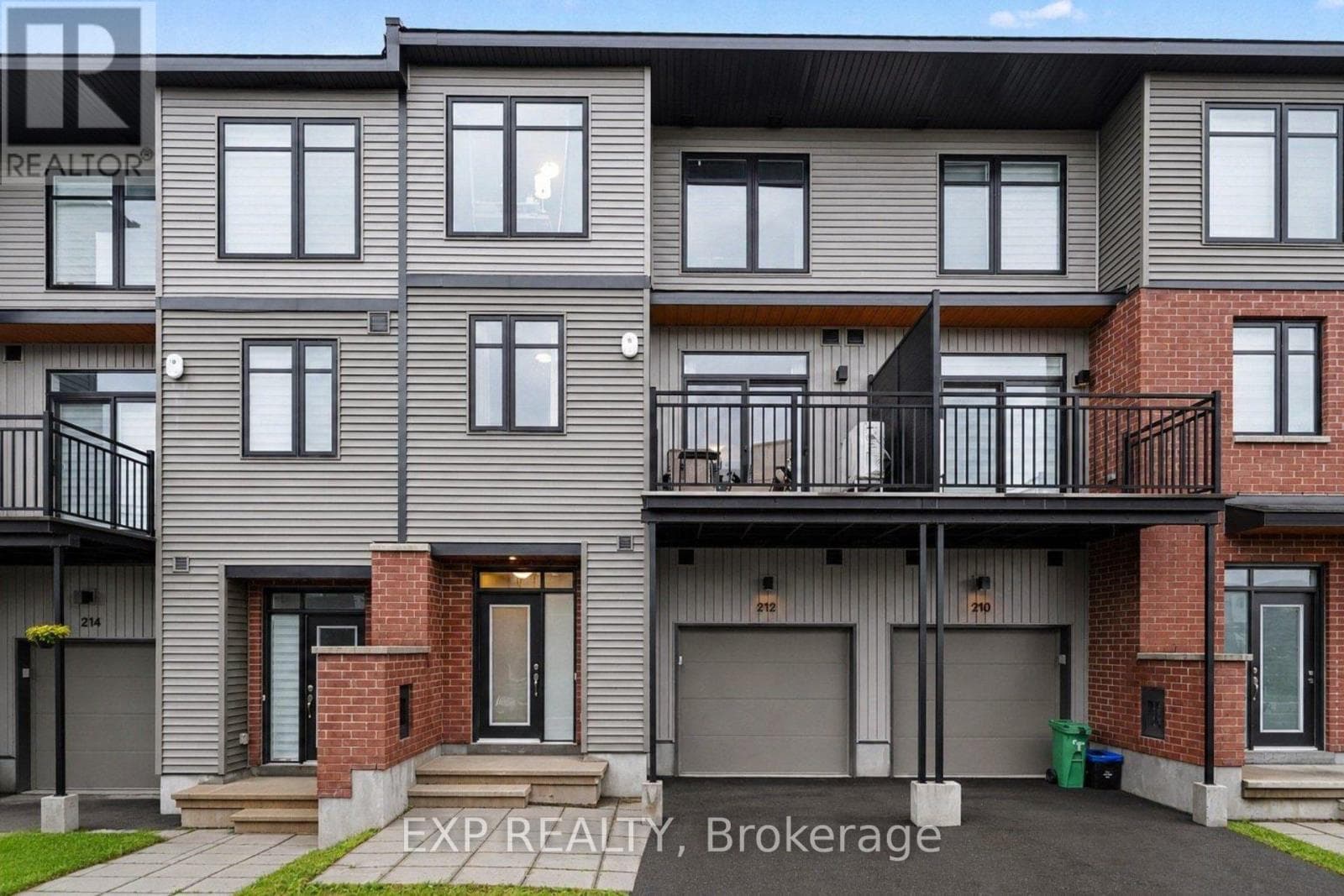 212 TUSSOCK PRIVATE — photo 1